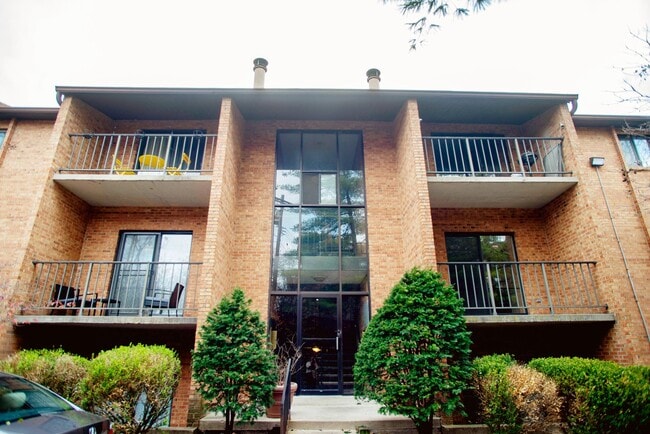 Building Photo - Fully Furnished 2-Bedroom Condo – 2 Blocks...
