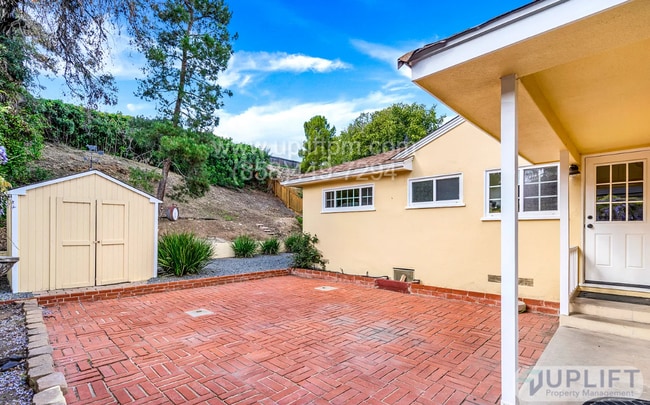 Building Photo - Charming 3-Bedroom Home with Bonus Living ...