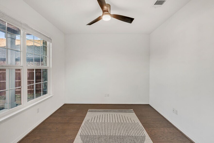 Building Photo - 111 Fortuna Ct