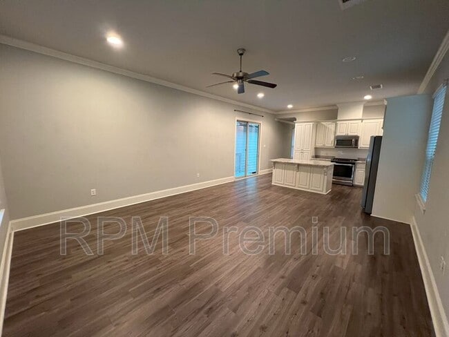 Building Photo - 2353 Orpine Ave