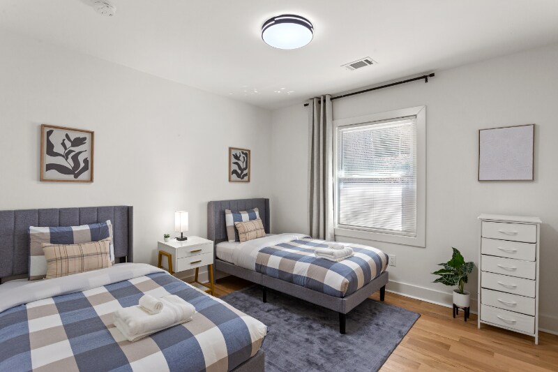 Building Photo - 3177 Beech Dr