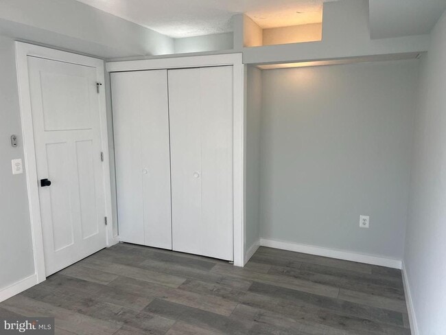 Building Photo - 2214 Deerfern Crescent