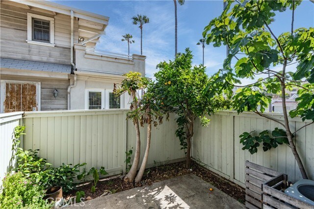 Building Photo - 718 S Catalina Ave