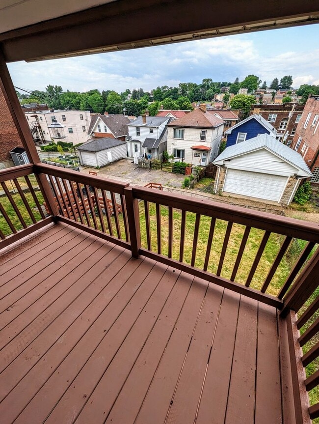 Building Photo - Updated 3 Bedroom in Dormont with AC and Fenced in Yard