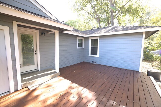 Building Photo - 5008 Penrose Ave