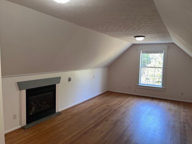 Den/Bonus Room, facing west - 4285 Burton Rd