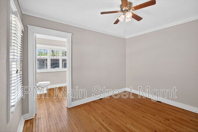 Building Photo - 829 N Hyer Ave