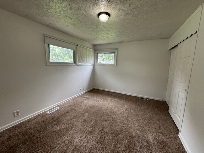 Building Photo - Greenwood 3 Bedroom 2 Bath