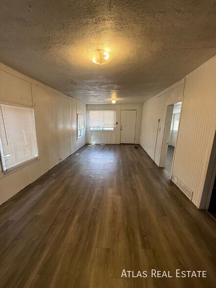 Building Photo - 2924 W 4th Ave