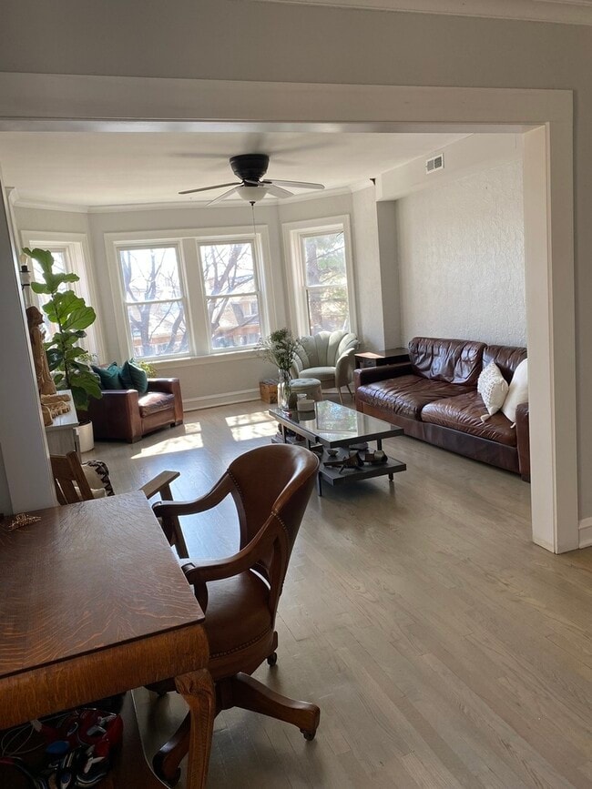 Building Photo - 5328 W Drummond Pl