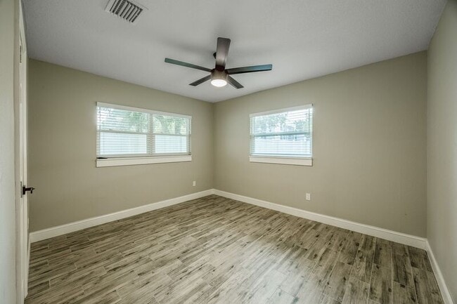 Building Photo - 843 W Swoope Ave