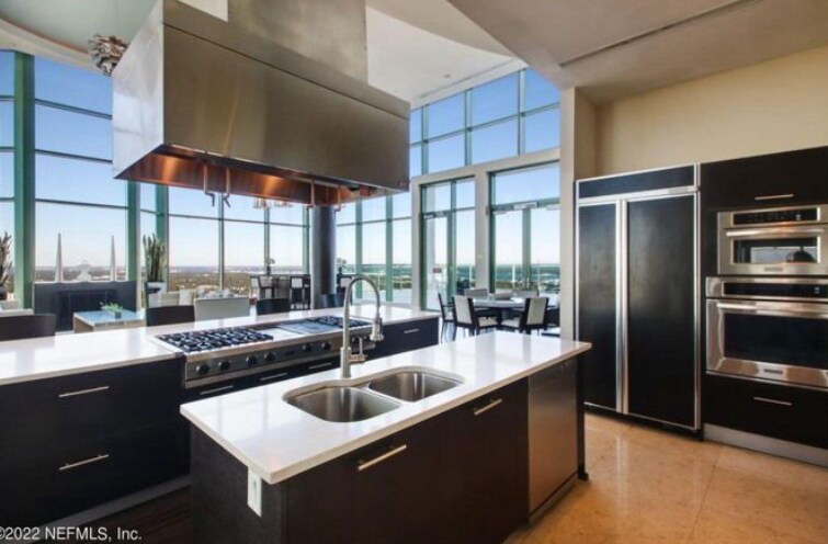 Building Photo - 1431 Riverplace Blvd