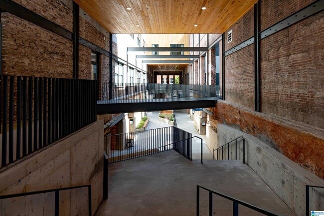 Building Photo - 2212 Morris Ave