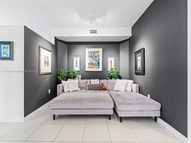 Building Photo - 15533 N Miami Lakeway
