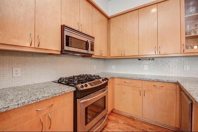 Building Photo - 4707 Caroline St