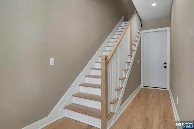 Building Photo - 49 Park Ave