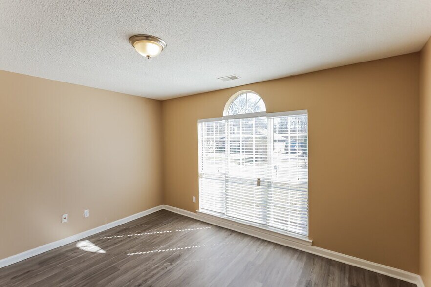 Building Photo - 104 Stonehaven Dr