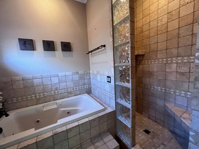 Building Photo - 3BR 2Ba Boat Deep Hightop Garage & Colorado River Views