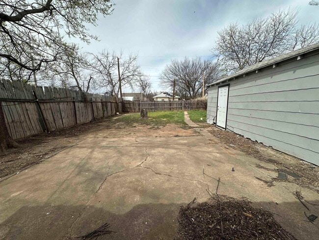 Building Photo - 2012 Monroe St