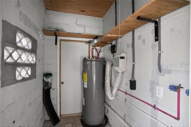 Building Photo - 5480 Lake Tyner Dr