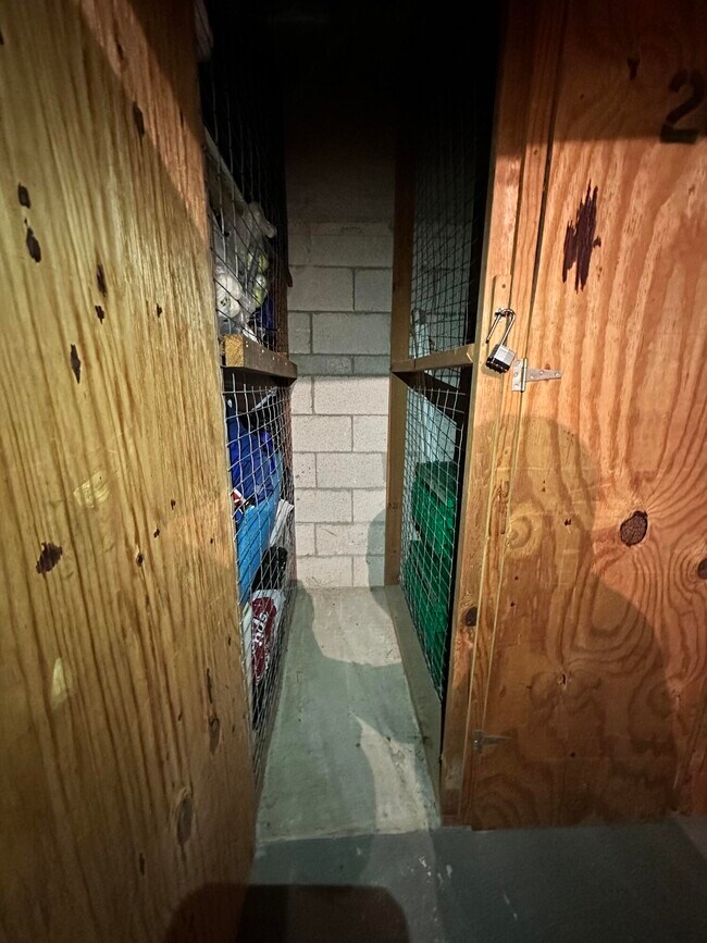 Building Photo - 600 Village Green Ct