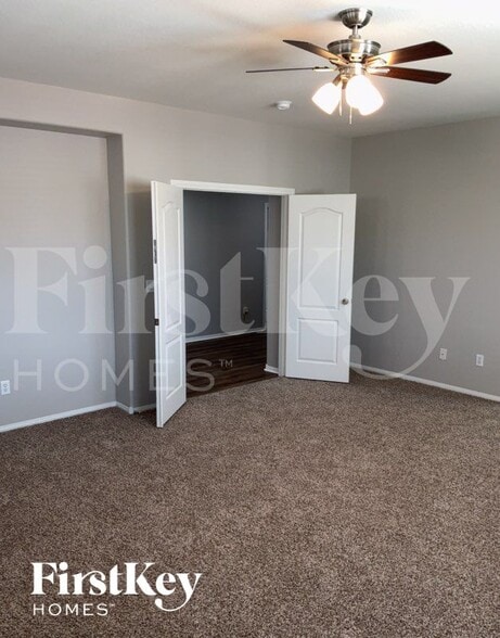 Building Photo - 1104 E Hammer Ln