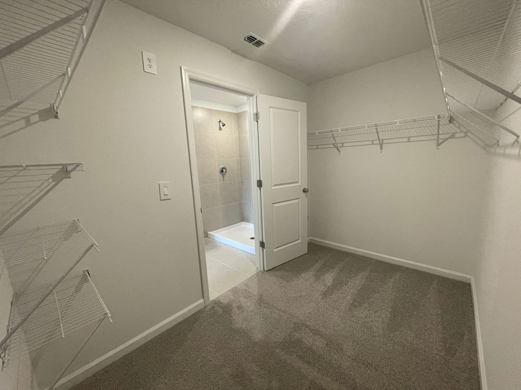 Building Photo - 1543 Jessica Blvd