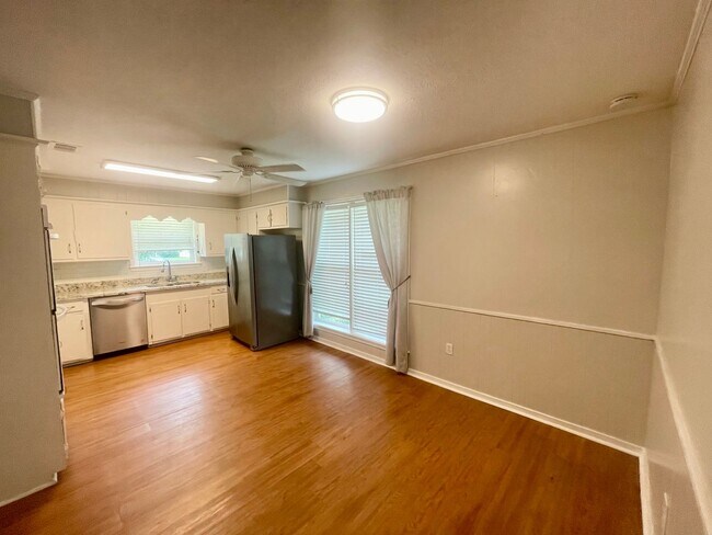 Building Photo - 3/2 for Rent in Madison!