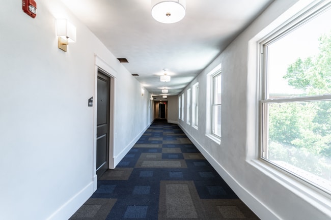 Building Photo - 101 N Rose St