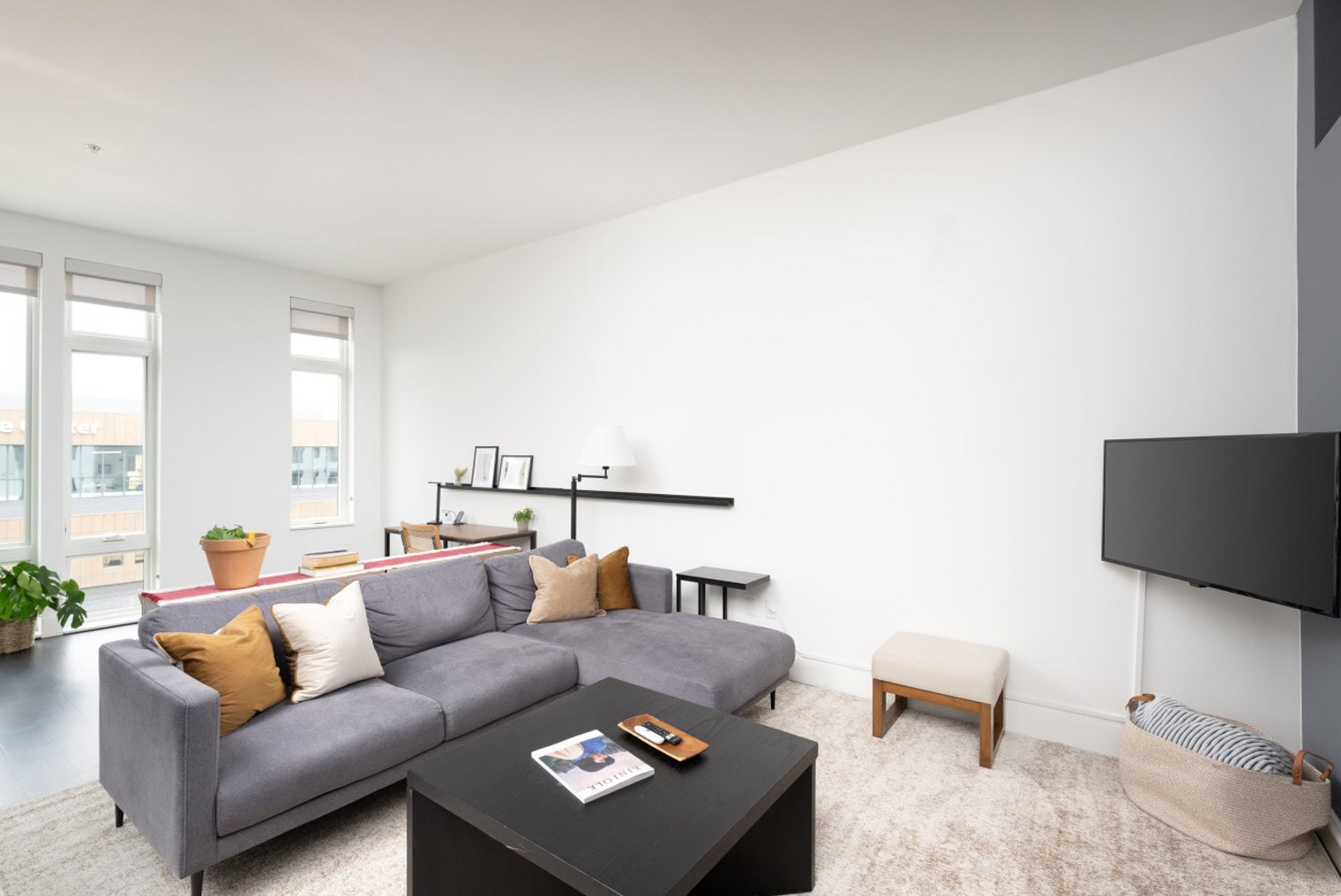 Building Photo - 550 W Juneau Ave