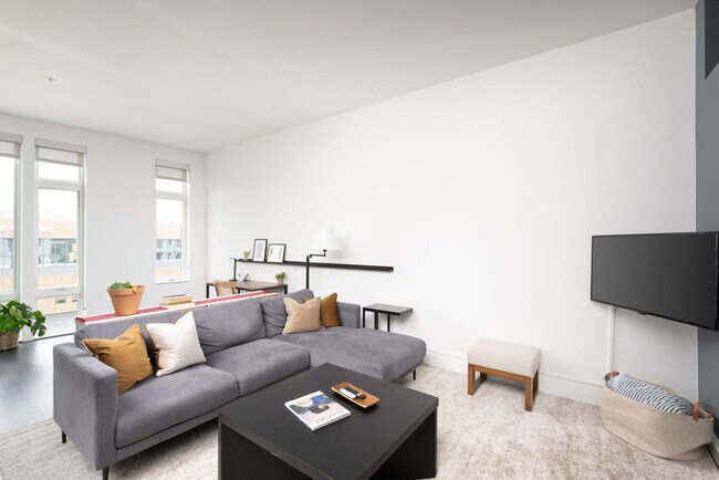 Building Photo - 550 W Juneau Ave