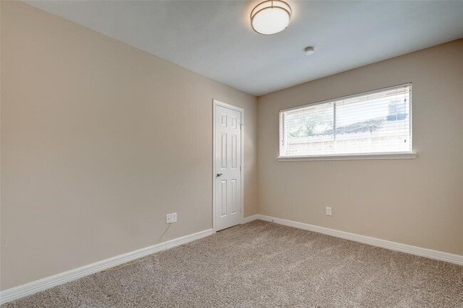 Building Photo - 12010 Mulholland Dr