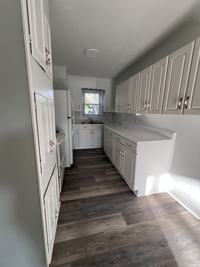 Building Photo - 2308 Pine Way