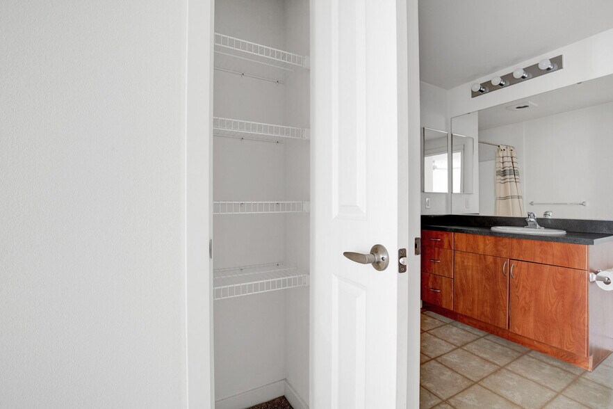 Building Photo - 362 Bellevue Way NE