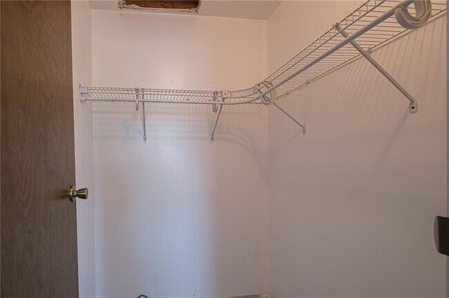 Building Photo - 84 Cortland Dr W