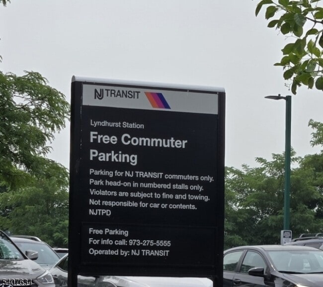 Building Photo - 528 Valley Brook Ave