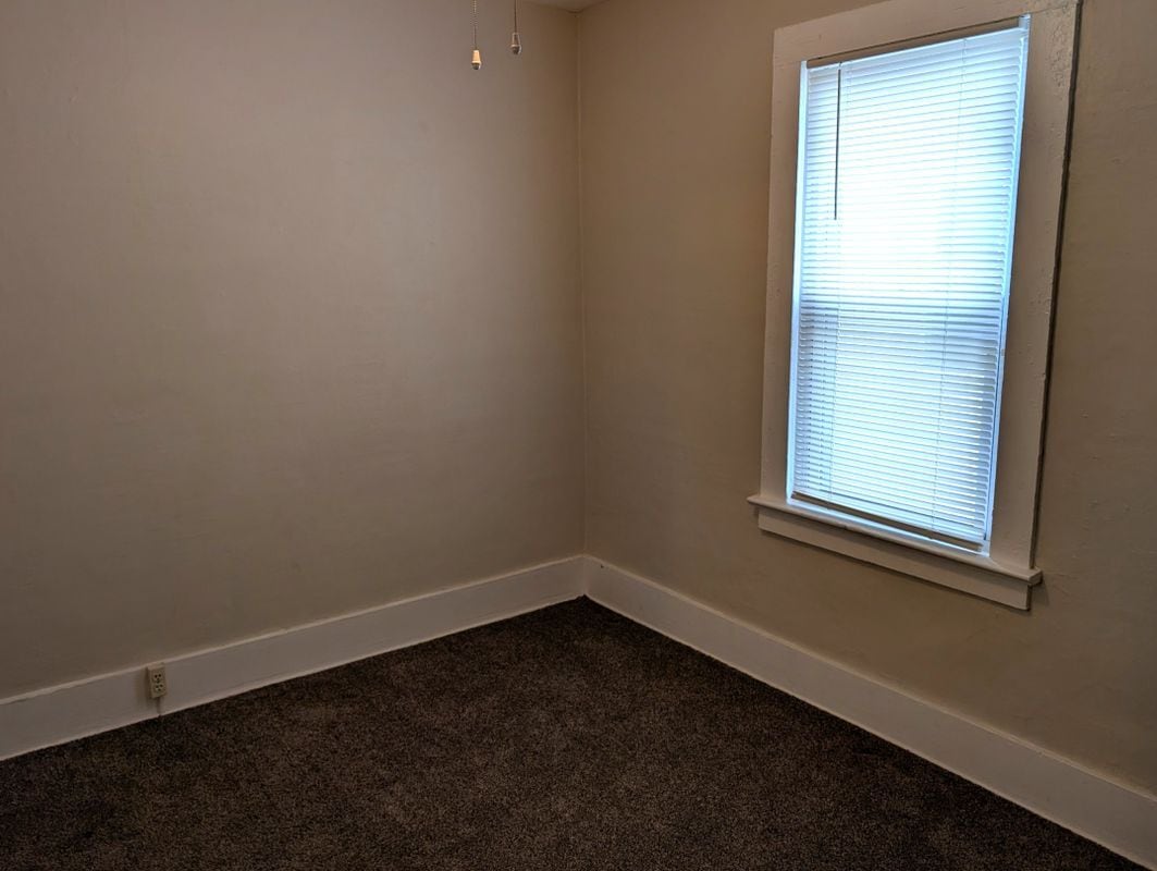 Building Photo - 553 Penora St