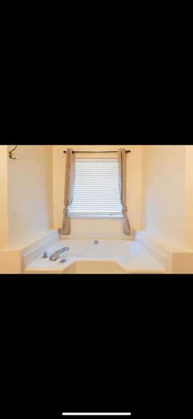 Building Photo - 6065 Val Del Rd