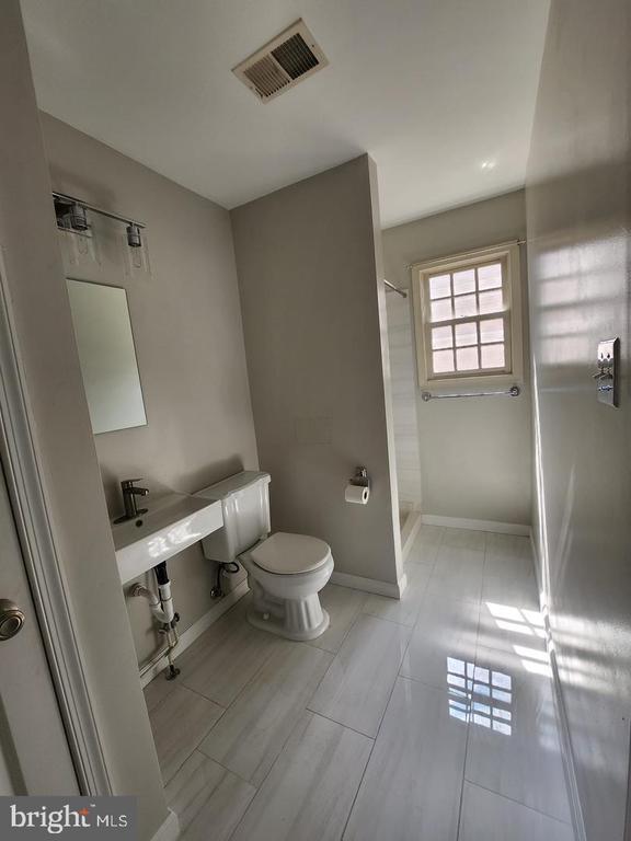 Building Photo - 10 W All Saints St