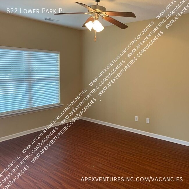 Building Photo - 822 Lower Park Pl