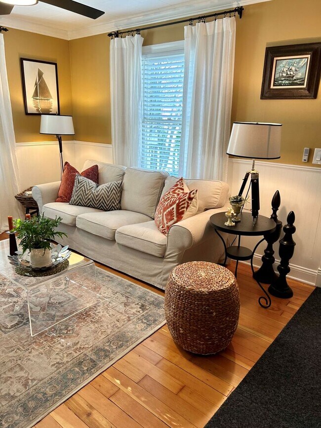 Building Photo - Your Cozy Off-Season Retreat