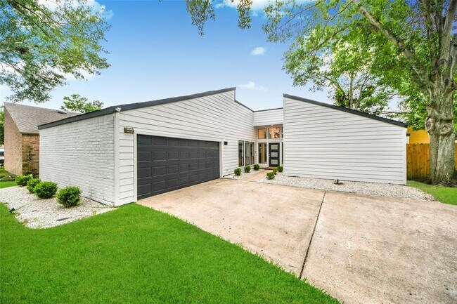 Building Photo - 4411 Hickory Downs Dr