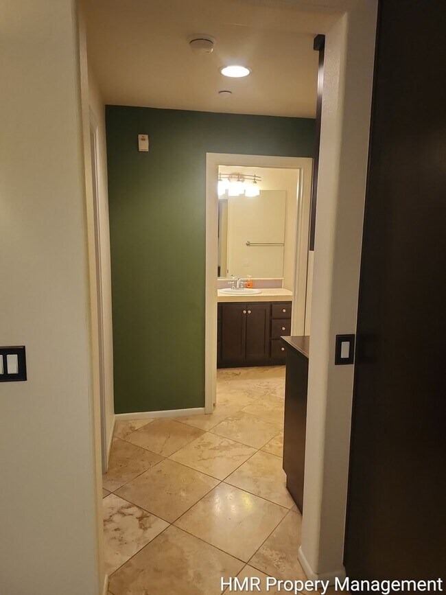 Building Photo - Modern 2-Bedroom Condo Near Victoria Gardens