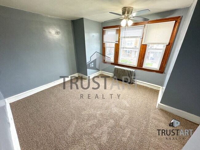 Building Photo - 5719 N Howard St