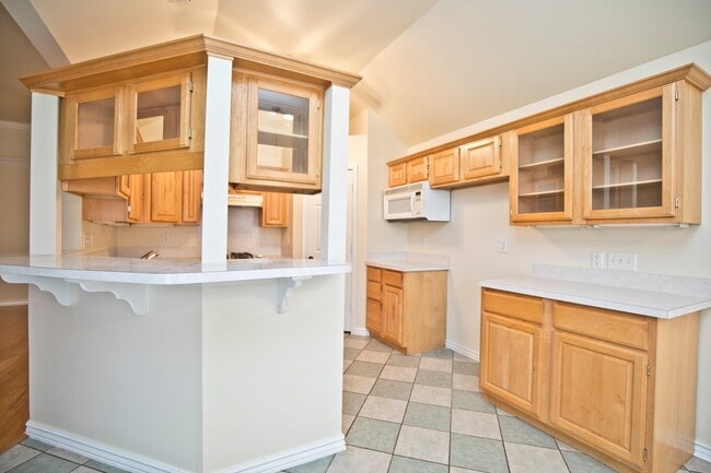 Building Photo - ***402 NE Shasta Court***