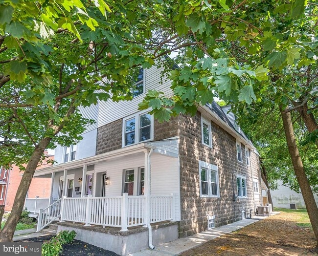 Building Photo - 342 E Barnard St