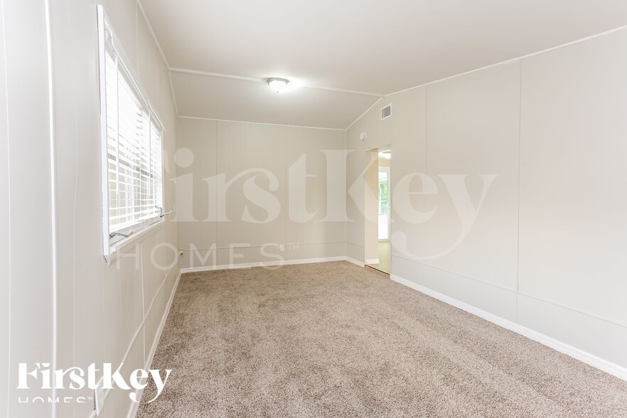 Building Photo - 447 W Clermont Dr