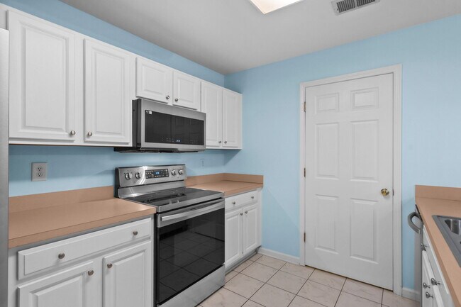 Building Photo - 1096 Harvester Cir