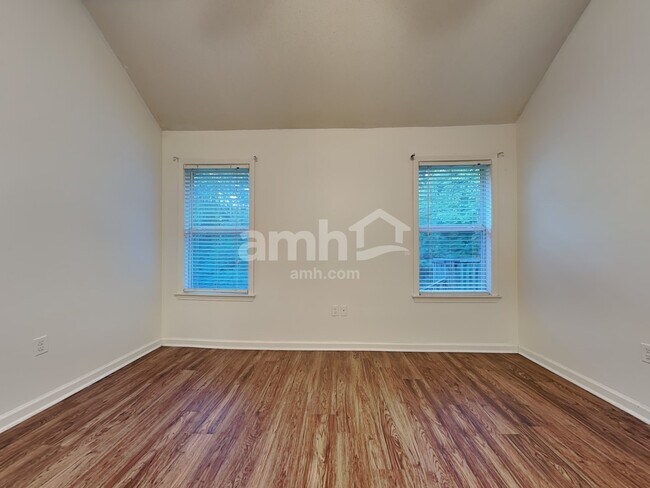 Building Photo - 6145 Sandbourne E