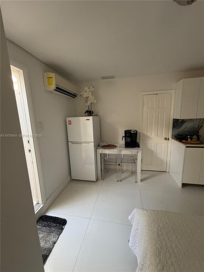 Building Photo - 45 SW 28th Rd